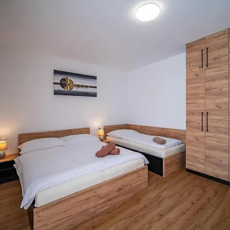 Na Bukovce Merot Apartamento *